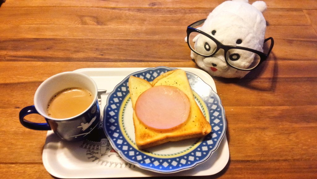 ゴマちゃんと遅めの朝食♪メガネ付けてみたら可愛い(*´▽`*)勉強できそう(笑)#ゴマちゃん ゴマちゃんと遅めの朝食♪メガネ付けてみたら可愛い(*´▽`*)勉強できそう(笑)#ゴマちゃん
