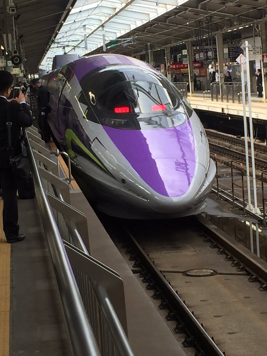 今から乗る新幹線がなんか…限定車両らしく…エヴァンゲリオン仕様!!すごい!レア!強そう!😳#エヴァンゲリオン見たことない 今から乗る新幹線がなんか…限定車両らしく…エヴァンゲリオン仕様!!すごい!レア!強そう!😳#エヴァンゲリオン見たことない