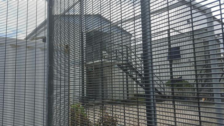 Australia to spend up to $195 million housing refugees after PNG detention center closes