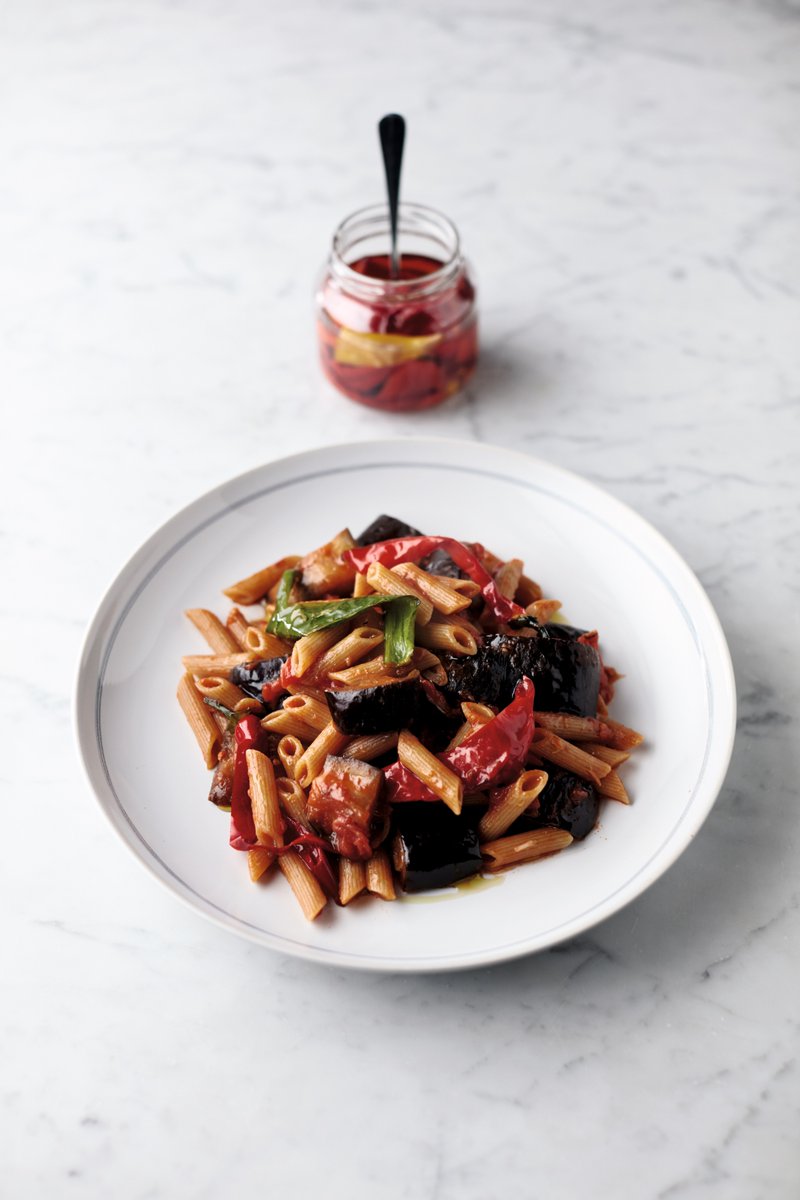 ???? + ???? + ???? = Jamie's veggie Aubergine Penne Arrabbiata! Recipe from #QuickAndEasyFood: https://t.co/qq7sFytHSR https://t.co/zGGeAKcaZw