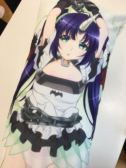 まずは暴食の魔王様ベルゼバブの抱き枕カバー。表情のあどけなさが逆にエロいです。裏面は注目ポイントが多すぎるのでぜひお手元 まずは暴食の魔王様ベルゼバブの抱き枕カバー。表情のあどけなさが逆にエロいです。裏面は注目ポイントが多すぎるのでぜひお手元