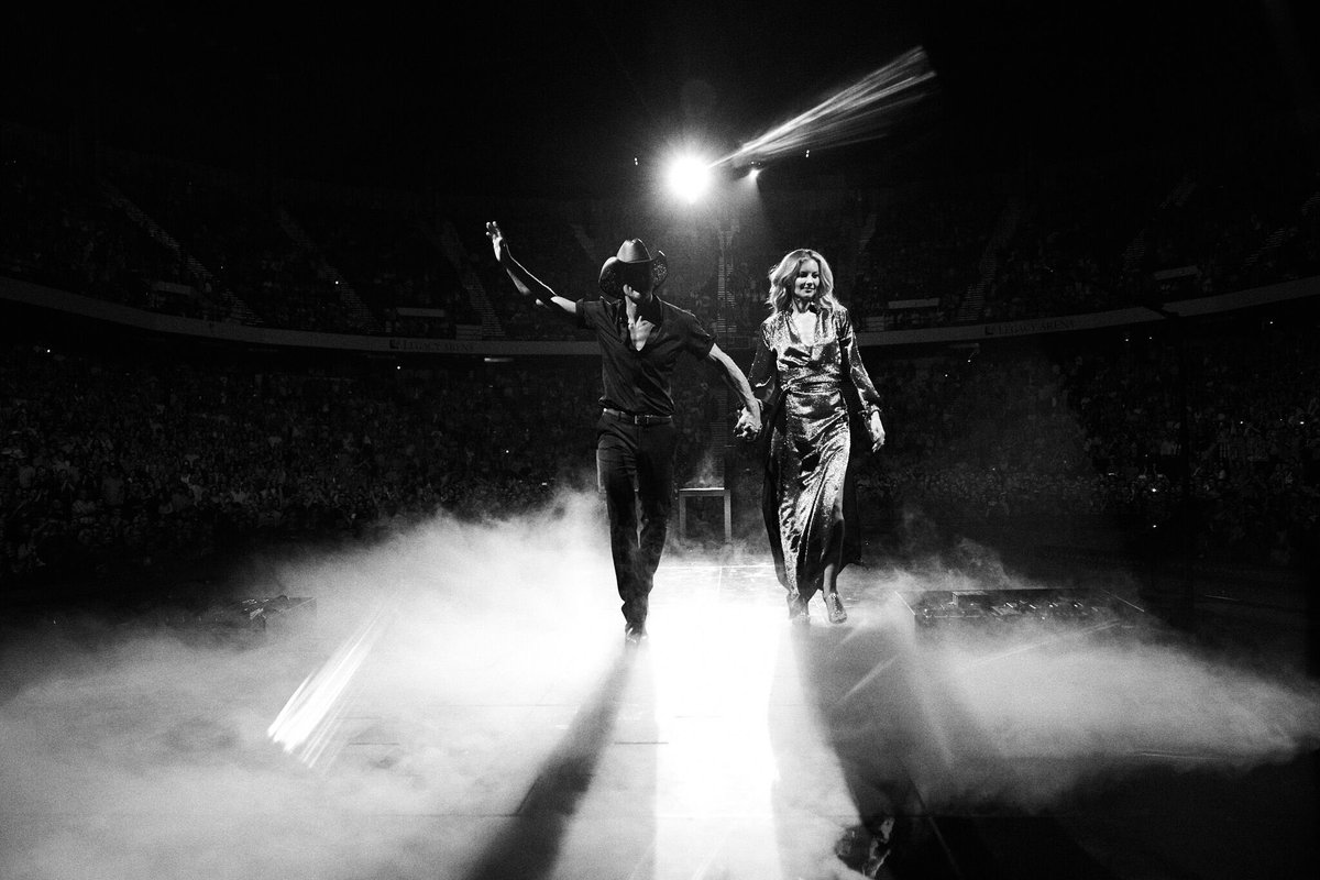 To our fans.... thank you for the most incredible tour experience we’ve ever had!!!! #Soul2Soul https://t.co/dSkQq4eqKo