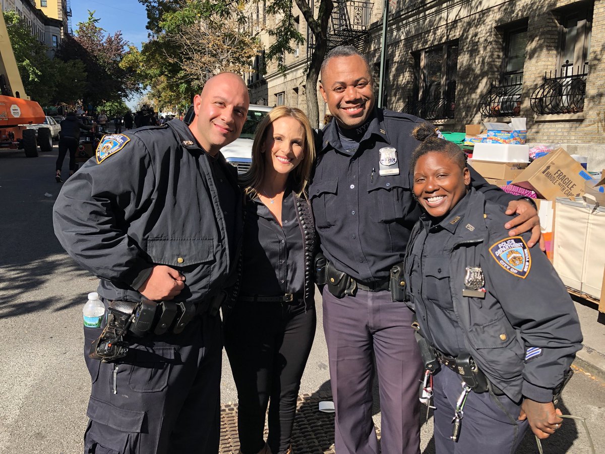 Love filming on the streets with New York’s finest watching out for us. https://t.co/tbCnvy6A7I