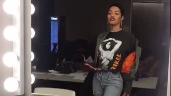 RT @ToLoveJanet: @TEYANATAYLOR in the building #SOTW https://t.co/eBH7NlgyfV