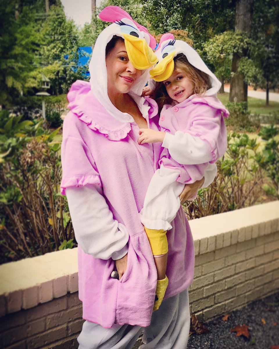 Happy Halloween from Daisy Duck x 2! https://t.co/XbtphMFCO6