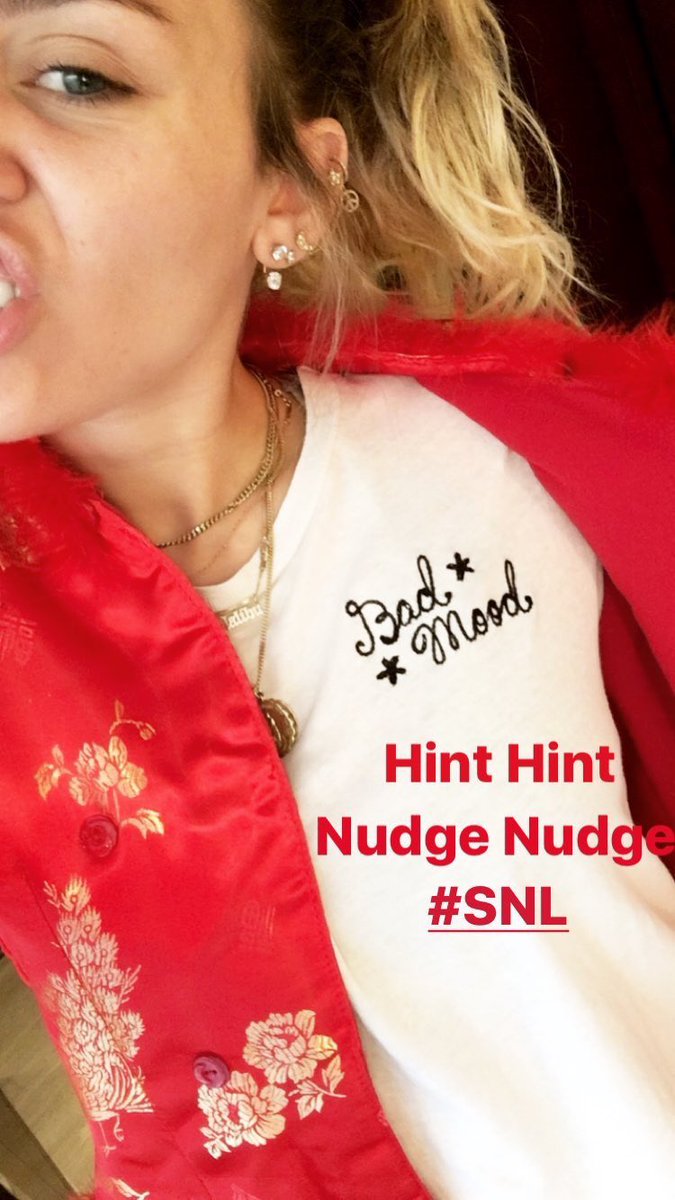 Hint hint 
Nudge Nudge
#SNL https://t.co/ejUt0hNUlq