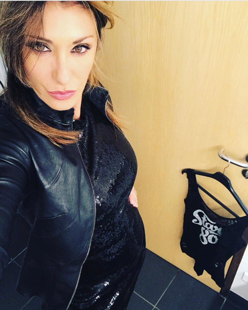 Time to say #goodnight #france???????? #boonenuit #sabrinasalerno https://t.co/VmHBXQ5yCD