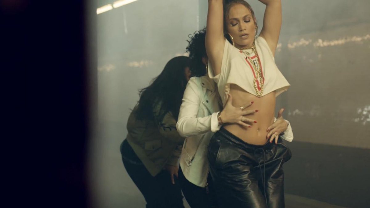 RT @Univision: Así se ve @JLo en su nuevo video musical con @WisinOficial https://t.co/EEVUW5tWxi https://t.co/0iSuI3NbTu