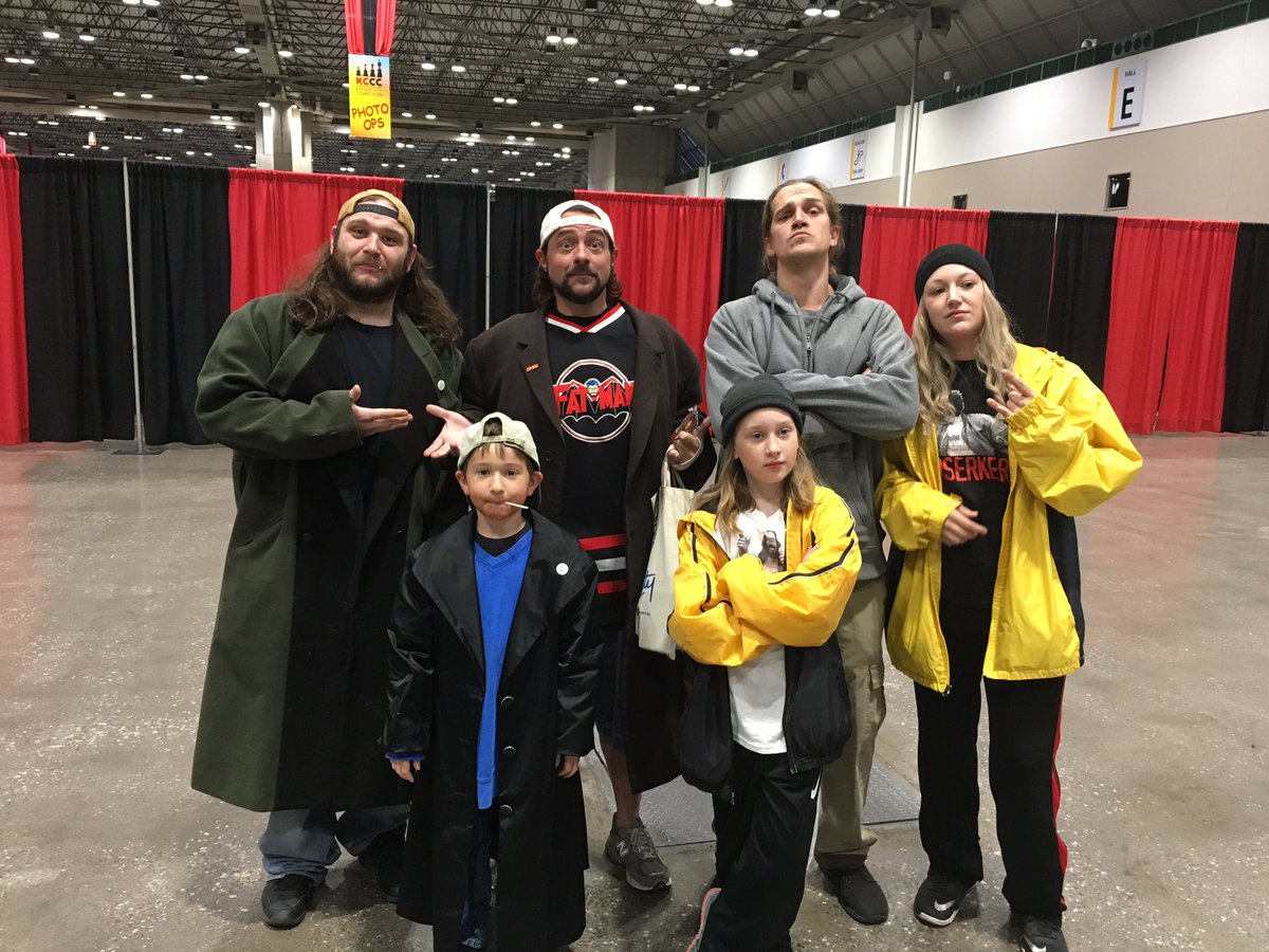 At @KCComicCon! Can you figure out which ones are the real @ThatKevinSmith & @JayMewes? https://t.co/x4jRjadJM7