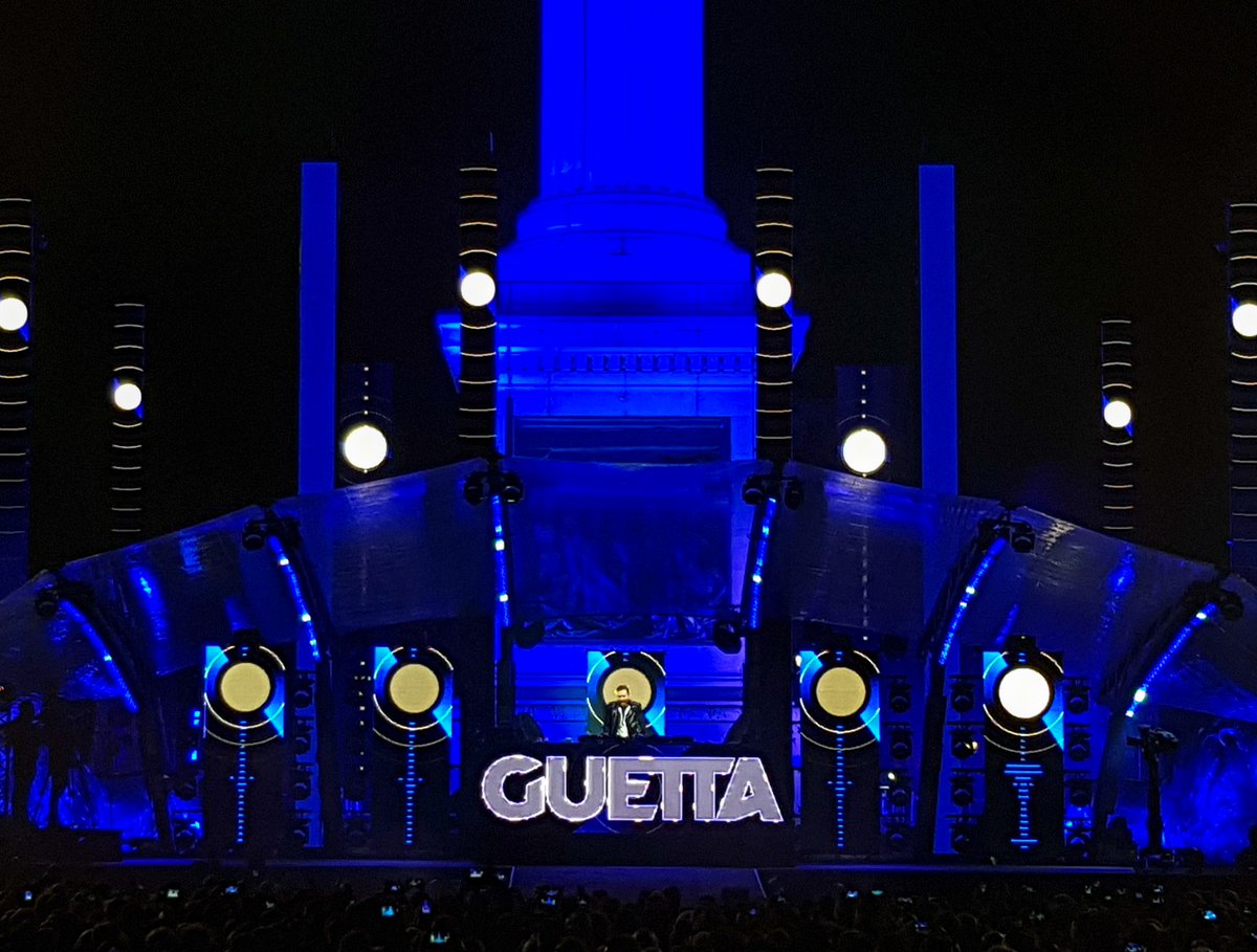 RT @mrmikechristian: And after @U2... @davidguetta hit the @MTV stage.

#LondonIsOpen #MTVEMA https://t.co/703Ox1kqw4