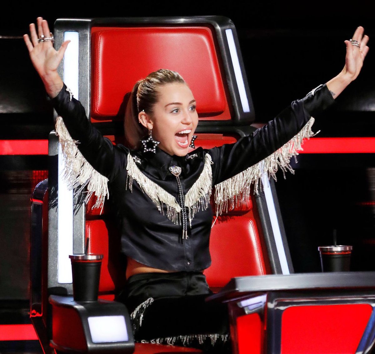When you remember @nbcthevoice is on tonight and tomorrow! ❤️ #TeamMiley https://t.co/36CgVFhgqs