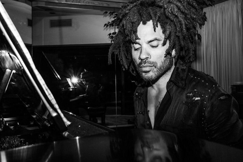 Los Angeles. Westlake Studios, 8:35 p.m.
????: @candyTman https://t.co/eswthl2P9O