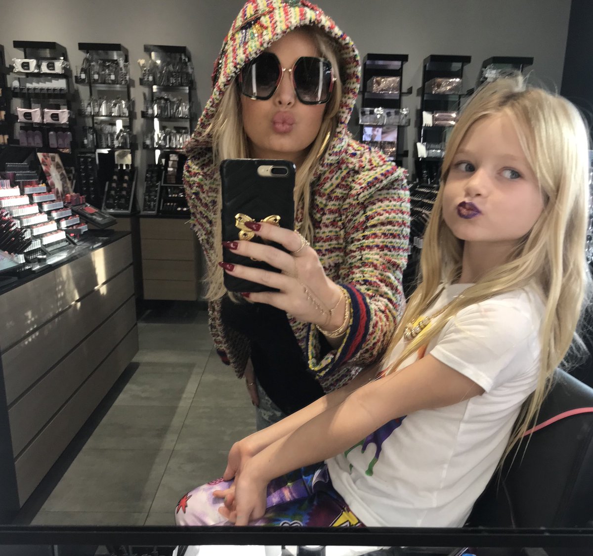 This is NOT an #ad, @MACcosmetics is my daughter’s favorite store! Mommy-Daughter Day with #MAXIDREW #girlygoth https://t.co/uF0Bq7GG0h