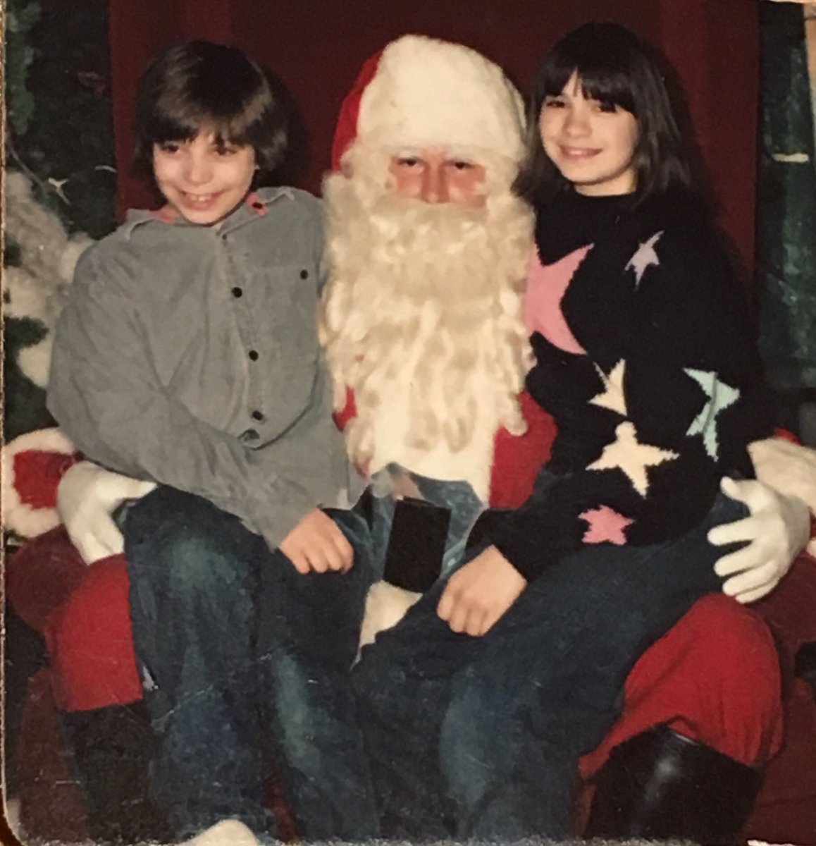 #ThrowbackThursday when I didn't notice how creepy this Santa was. #whereishishand?! https://t.co/5X2WjdEn5I