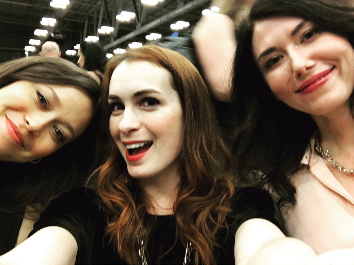 Lots of geeky mom talk with a few of my faves at Austin @WizardWorld! @JewelStaite/Summer Glau https://t.co/IxE2Y4IjzK