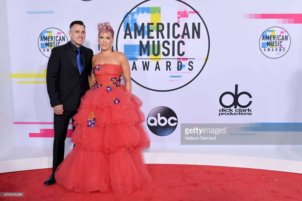 RT @PopCrave: P!nk and Carey Hart together at the #AMAs red carpet! https://t.co/fBg95Ojoy9
