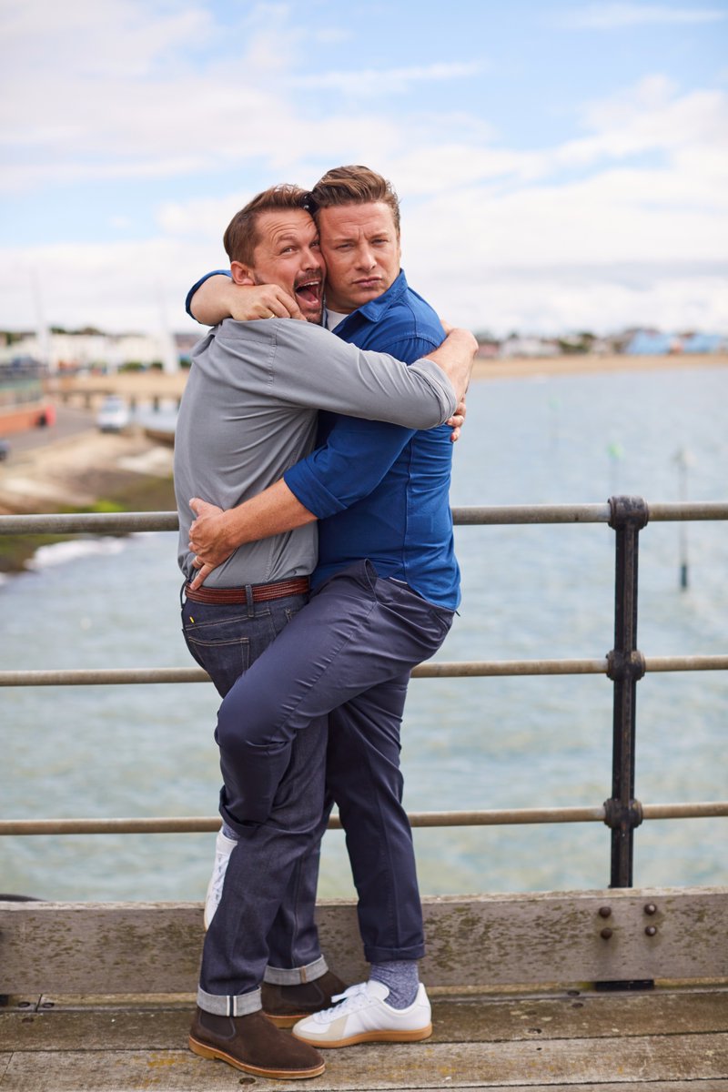 The boys are back in town! Well, on the pier. Who’s watching? #FridayNightFeast https://t.co/jjHFHF8Uh1