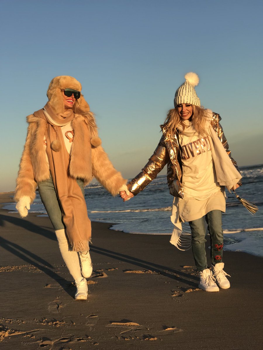 Simplemente te adoro @SXipolitakisOK #LosHnosSeanUnidos.... #LosHamptons  #Beach #NY ????????‍❤️‍????‍???????? https://t.co/EfU4rvBM2I