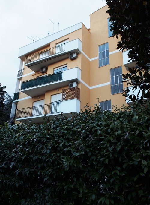 アニメ版【バチカン奇跡調査官】の記録ロベルトの部屋は、実際にローマ郊外で暮らすイタリア人の独身男性に撮らせてもらった室内 アニメ版【バチカン奇跡調査官】の記録ロベルトの部屋は、実際にローマ郊外で暮らすイタリア人の独身男性に撮らせてもらった室内