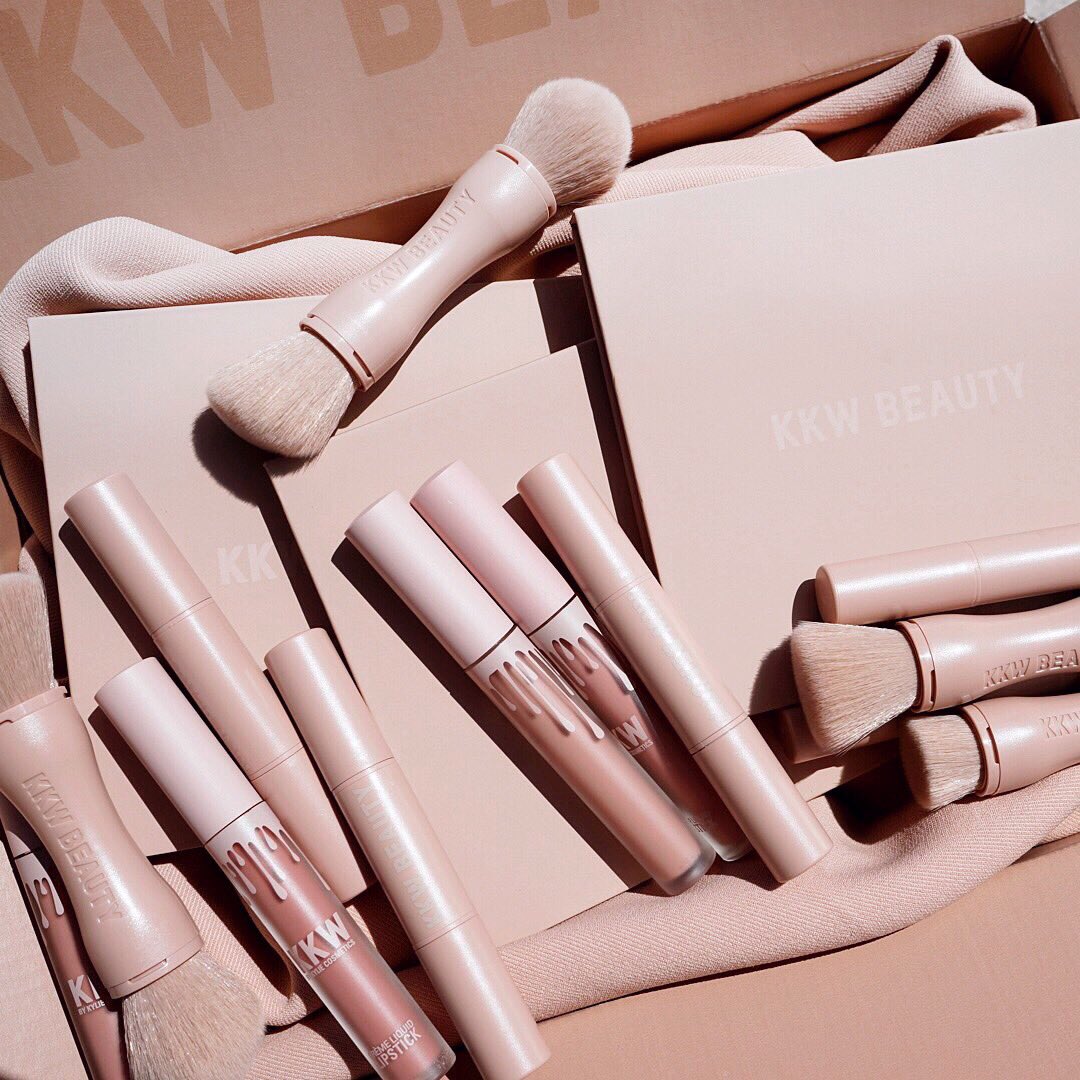 Free Worldwide Shipping now through #CYBERMONDAY at https://t.co/PoBZ3bhjs8 @kkwbeauty https://t.co/X4CGIy6wv6