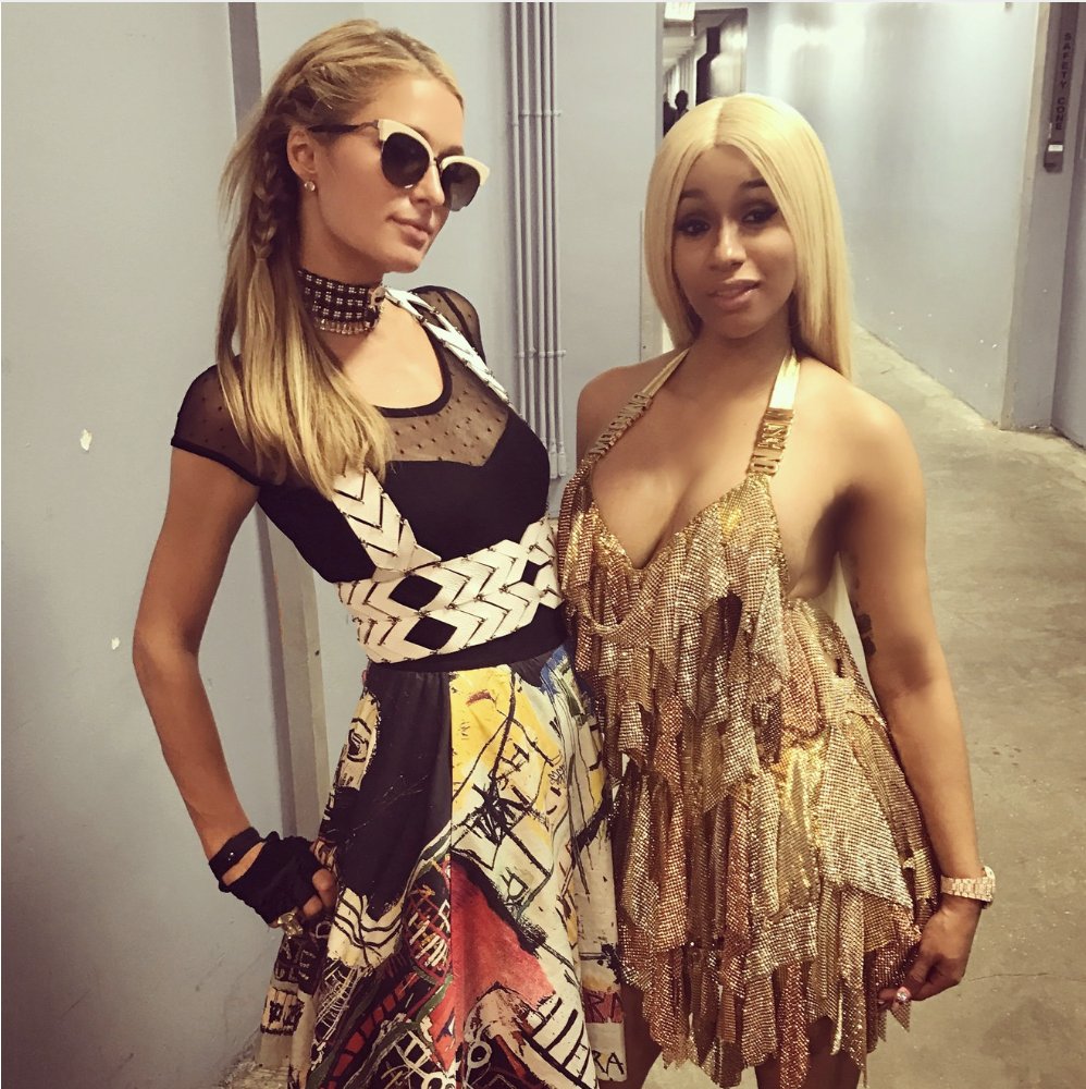 RT @VogueRunway: .@ParisHilton's DJ set was the place to be during Art Basel: https://t.co/fM8ItHN6up https://t.co/q1FAO2yq4q