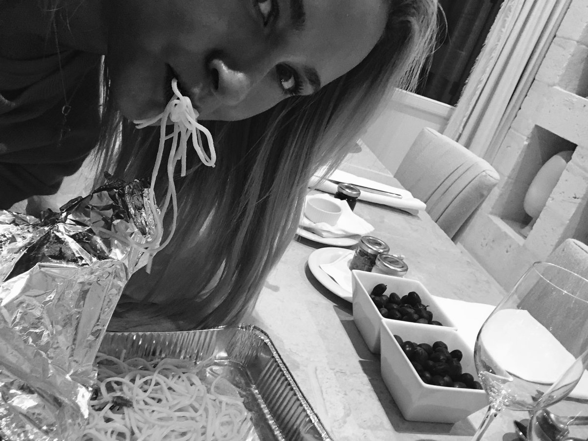 When in Italy...stuff your face with pasta ???? ????????#likeitsgoingoutofstyle ???? https://t.co/cRiGPJ4TBH