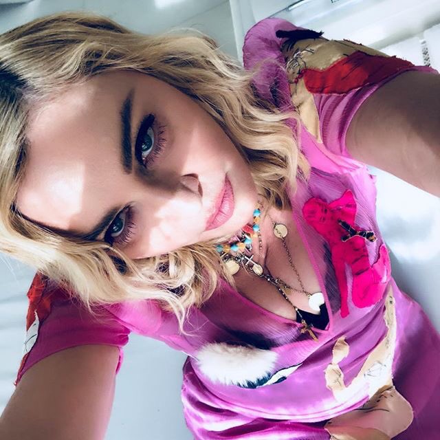 Looking at things from a different angle usually helps!! ???????????????????????????????????????????????????????????????? @Moschino @ITSJEREMYSCOTT https://t.co/VBcSq3fsq0