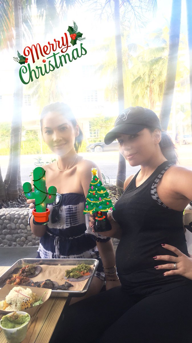 ????Christmas in Miami???? When friends become family ❤️???? @EvaLongoria https://t.co/fOsDRNYikV