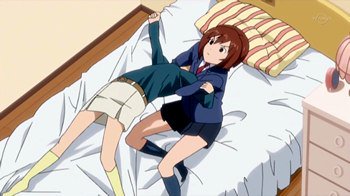 アニメ「みなみけ ~おかえり~ 第12話」にて、ドラゴンスリーパーシーンがあります。掛けられているのは一見すると、女の子 アニメ「みなみけ ~おかえり~ 第12話」にて、ドラゴンスリーパーシーンがあります。掛けられているのは一見すると、女の子