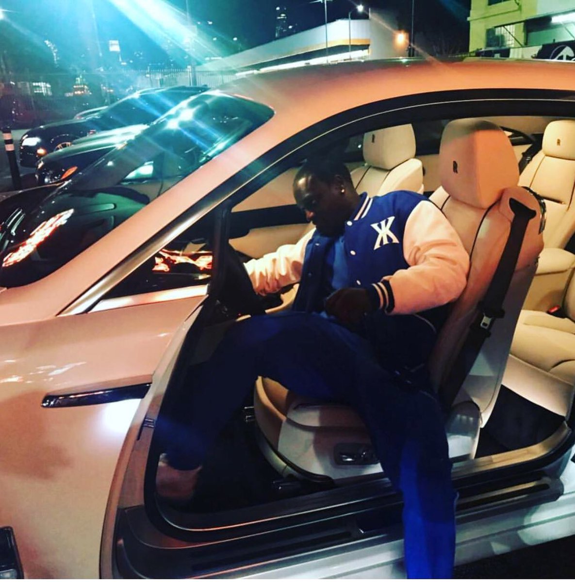 Examining my man @MichaelBlackson new Wip. Making sure it ain’t stolen. ???? https://t.co/vIendWzWsT