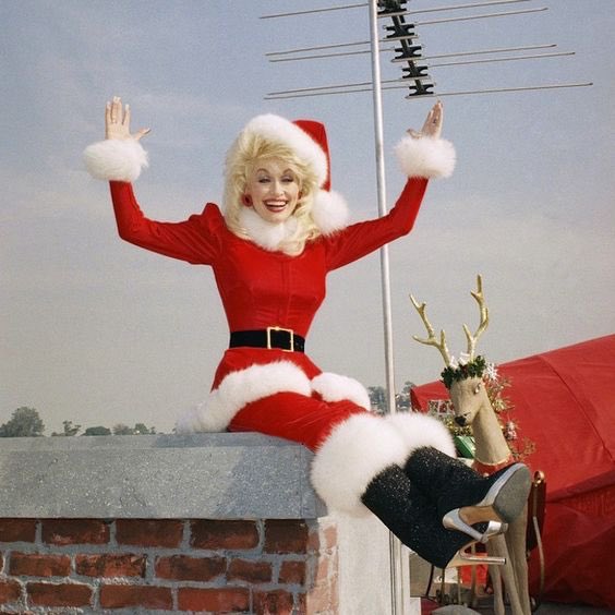 #Mood all weekend long. Have a holly Dolly Christmas. #LoveDolly https://t.co/7KiaBV6Xue
