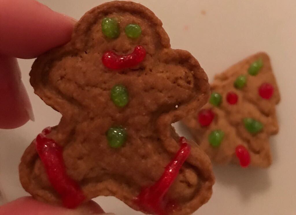 My first self baked gingerbread man cookie! My house now smells like cinnamon, ginger, and sugar! Shak https://t.co/LO9dihRjLm