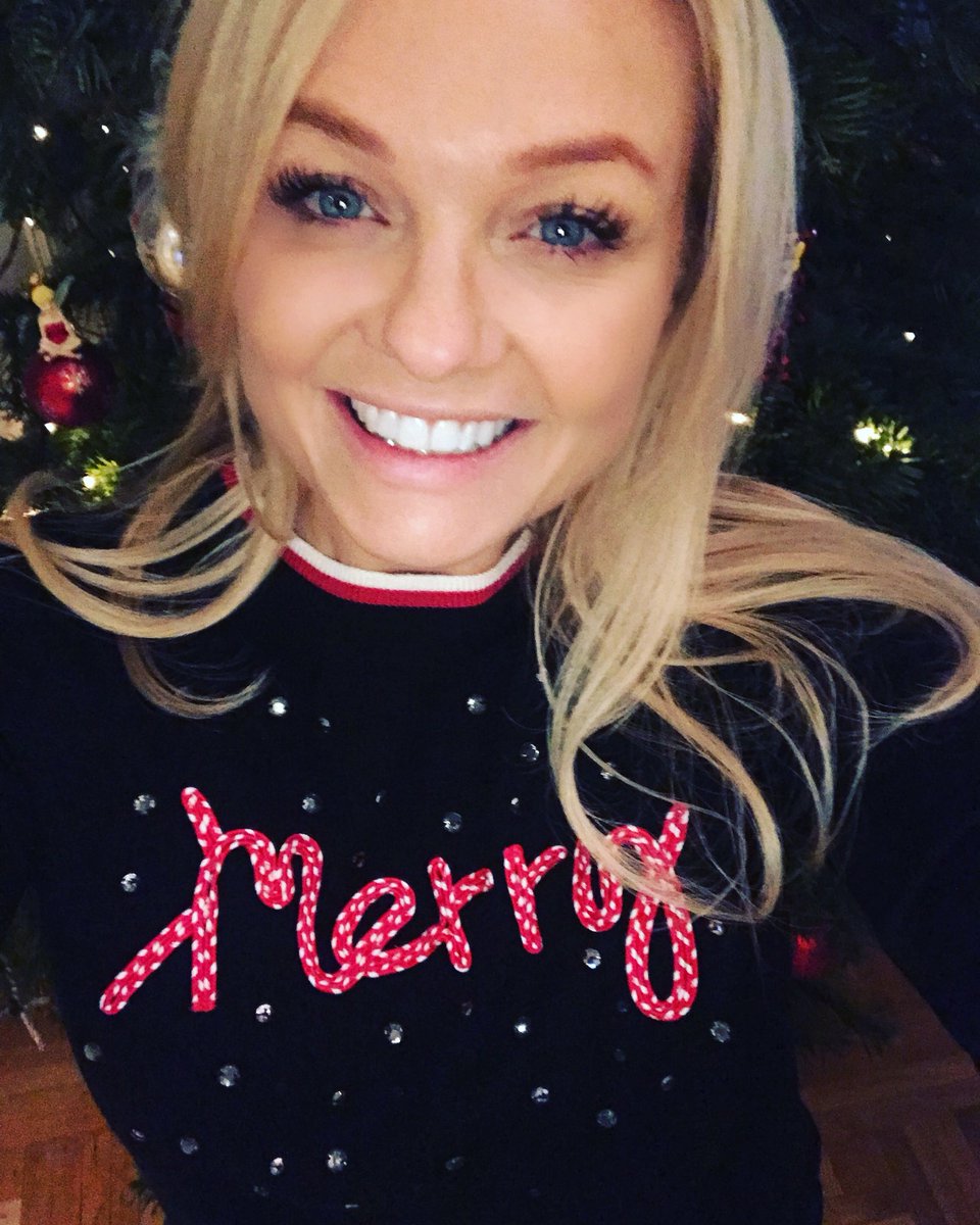 Merry Christmas Eve!!! #12daysofchristmasjumpers #soexcited #myfavouritetimeoftheyear https://t.co/ELlwcOeSPL