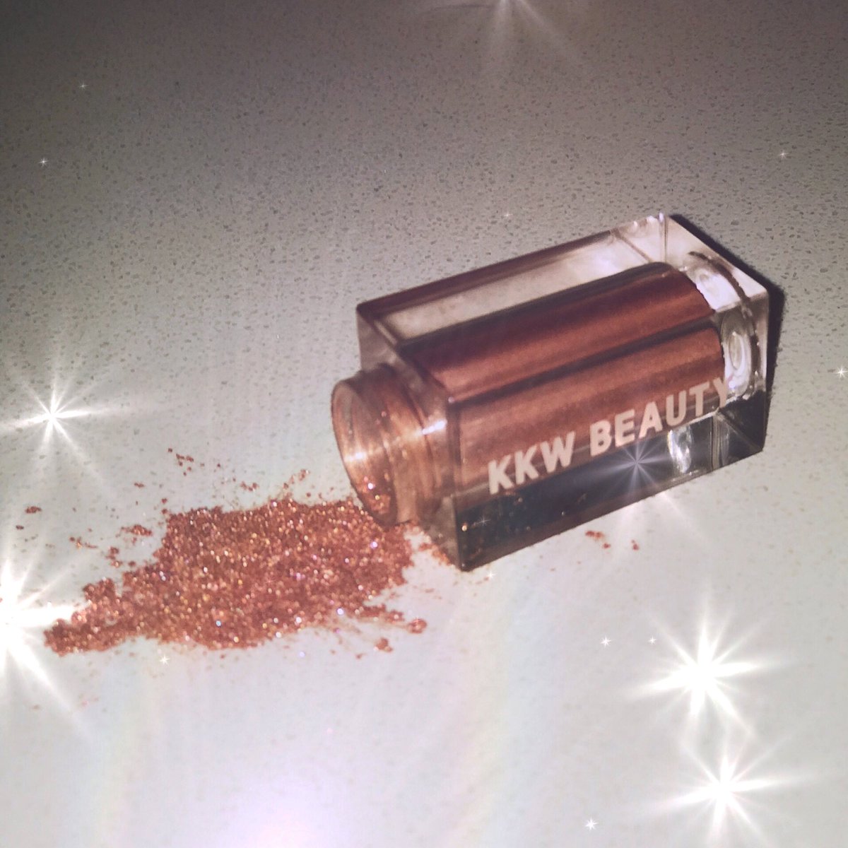Ultralight Beams loose pigment & highlighter available now on https://t.co/aIjp1MBlpZ https://t.co/hwo9PilDXZ