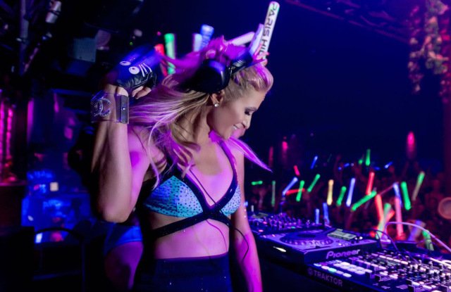 RT @wwd: Why @ParisHilton loves to DJ on New Year's Eve: https://t.co/50RjQGPZvg https://t.co/8ORZzCCFcG