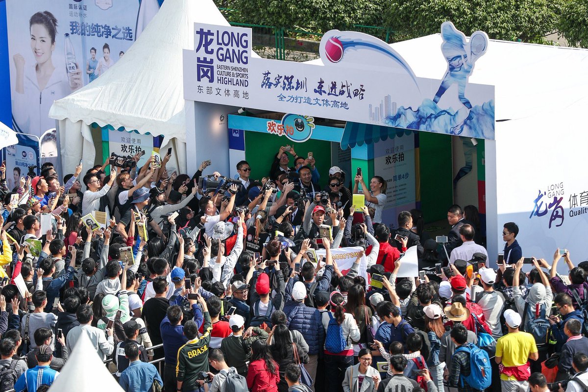 I spy...with my little ???? #ShenzhenOpen https://t.co/uVmBTIvxOn