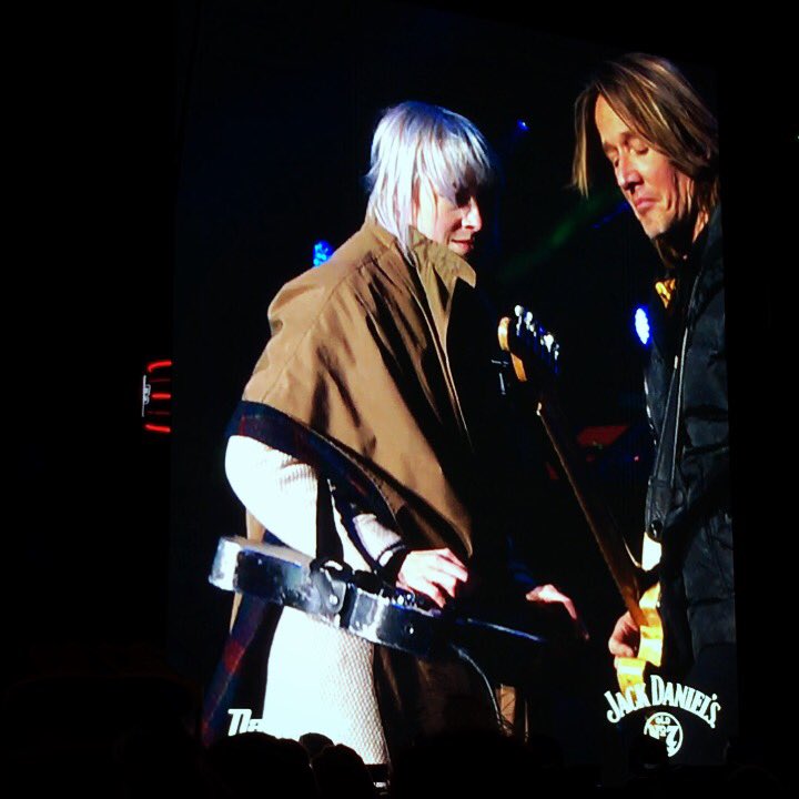 RT @LarkinPoe: Top highlight from NYE: #slidequeen and @KeithUrban trading licks in 10 degree weather ⚡️⚡️ https://t.co/OD97JHXrvR