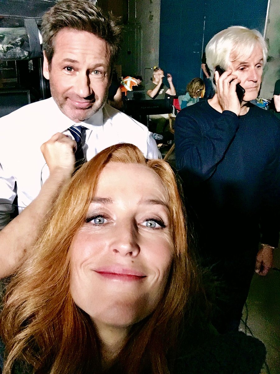 Gangs all here! Tonight at 8/7c @FOXTV.???? #TheXFiles #bts https://t.co/TAXCfAe1xi