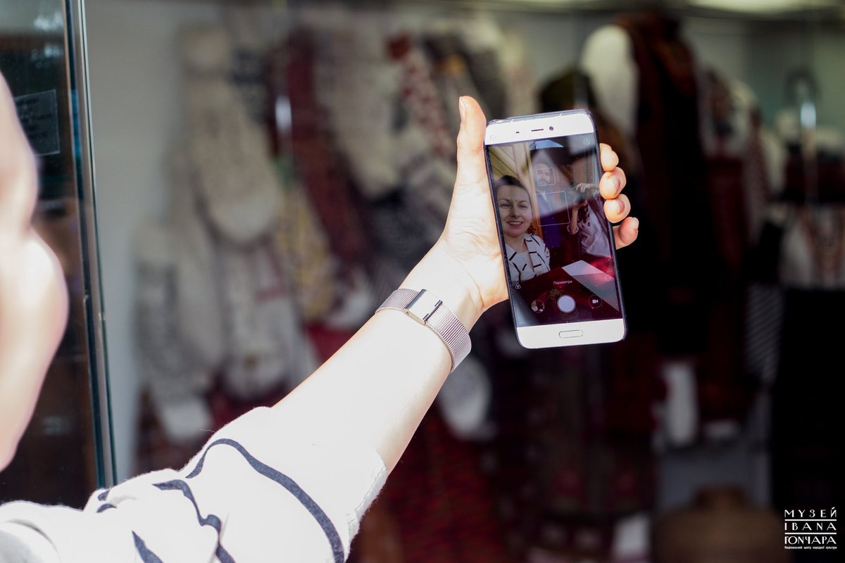 #MuseumSelfie