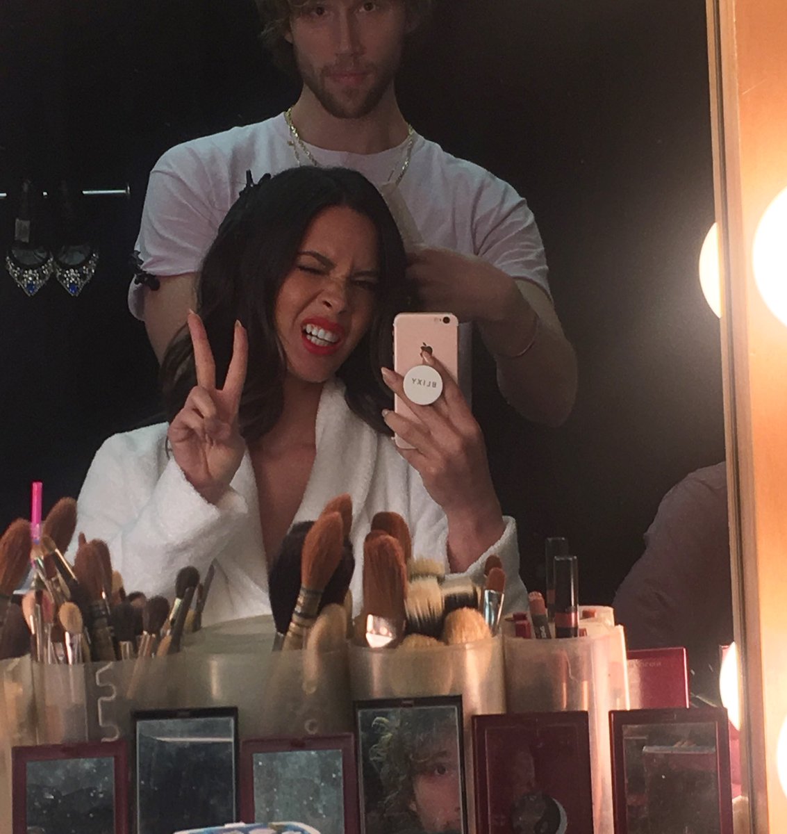 Getting ready to host the @CriticsChoice Awards TONIGHT LIVE @ 4pm PST / 7pm EST on CW ???????? #nopainnogain https://t.co/LnPlIPqnEf