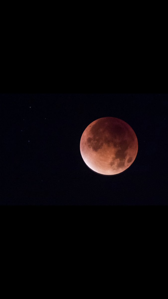 so this is a super blue blood moon and we get to see it Wednesday woooooooooo https://t.co/JUaMNJgayP