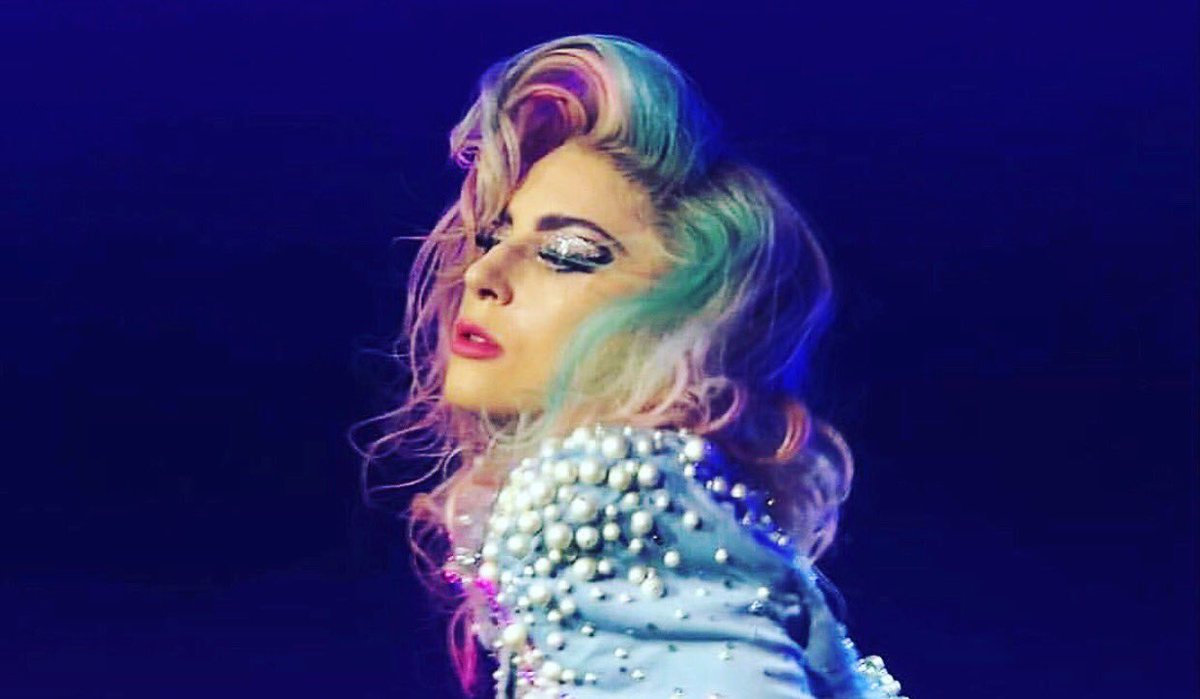We are filming the show tonight Birmingham so bring that little monster fire!!!!!! #JoanneWorldTour https://t.co/gb0YzSlOh6