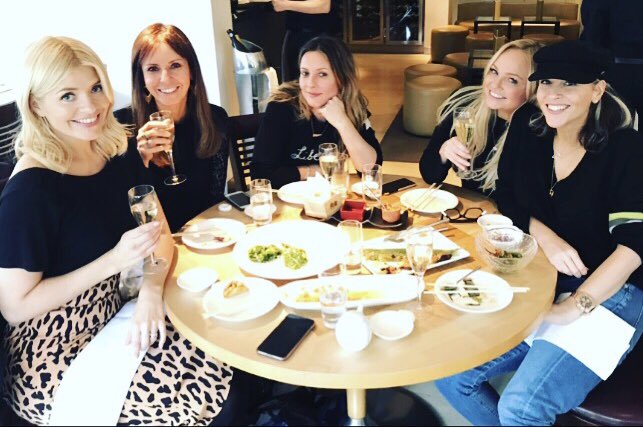 RT @Nicole_Appleton: Lunch with my girls...love you @hollywills @shiarra @EmmaBunton and Demetz ❤️❤️❤️❤️ https://t.co/g0CuzJt0uj