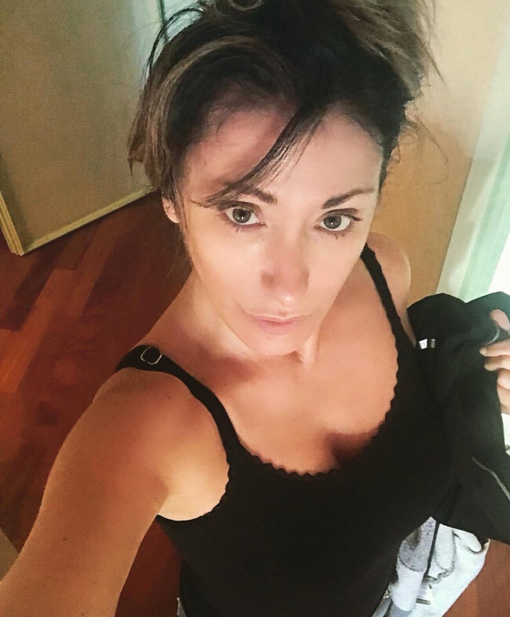 Palestra terminata!!! ????????️‍♀️????‍♀️ ???? #gymtime Buona giornata  #me #SabrinaSalerno https://t.co/nnA1Y4yMw1