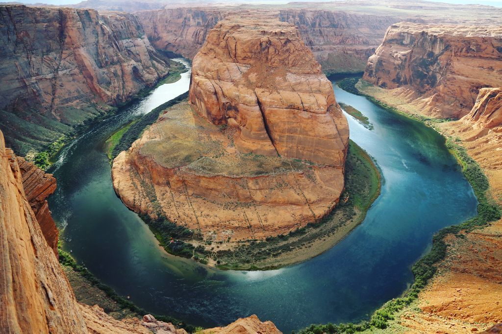 Nice shot of the Horseshoe Bend in Arizona. Anyone been by there before?? https://t.co/bvjcmvKD2V https://t.co/uUQctAQnhm