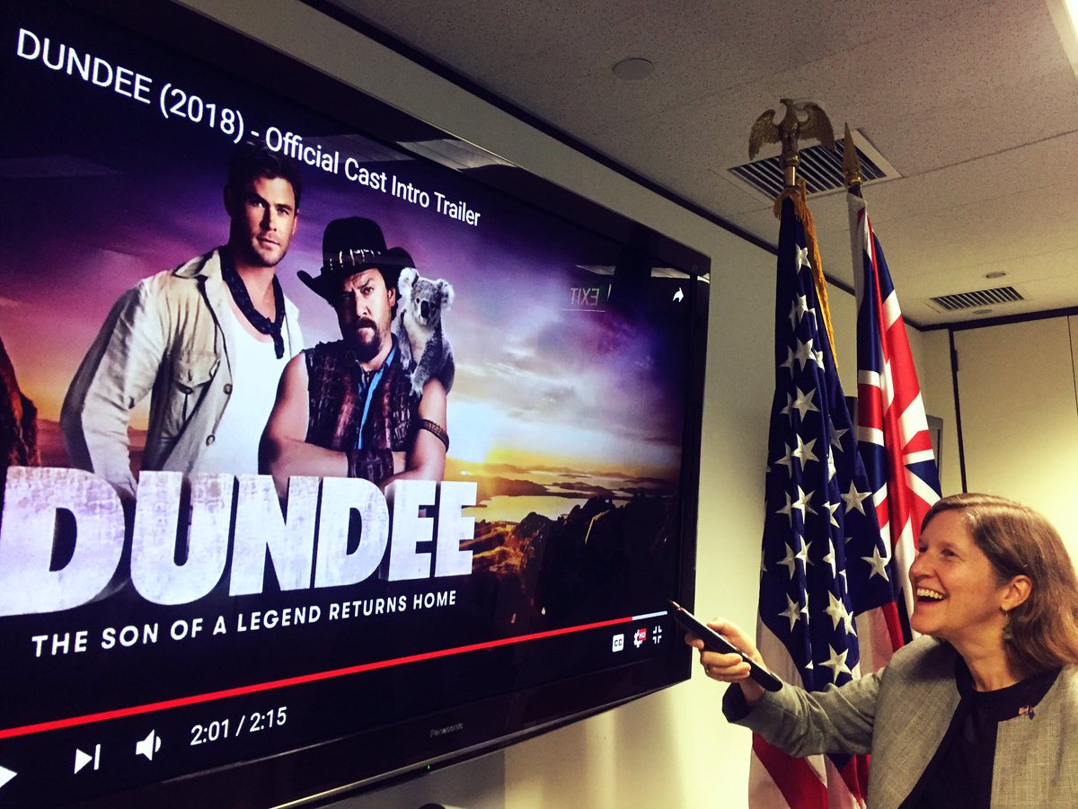 RT @USConGenSydney: .@CGSydney checking out the new releases before #SuperBowl this morning ???????????????????? #DundeeMovie https://t.co/8Kzb7033zv