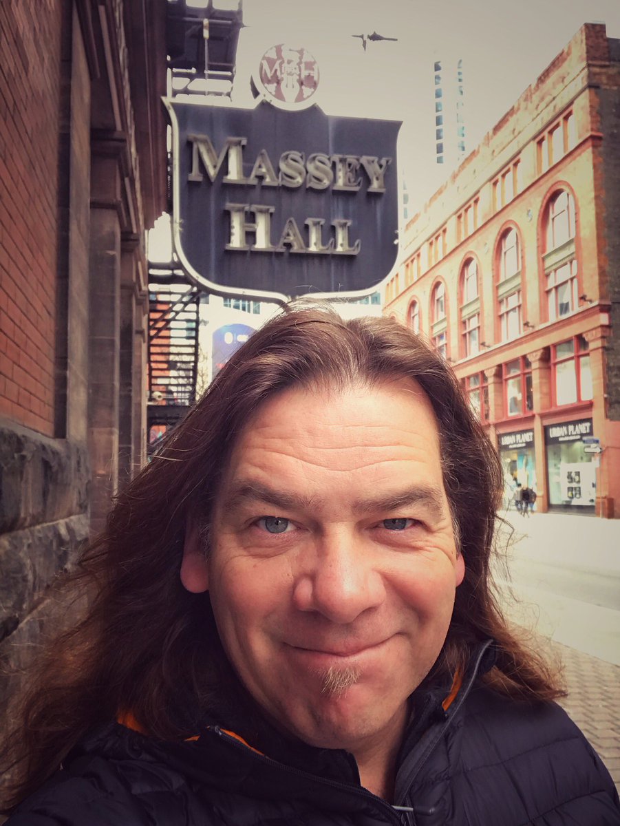 RT @alanthomasdoyle: This Fella.  Here.  Tonight. Sold Out.  Well Now. https://t.co/BczDbAFQ6b