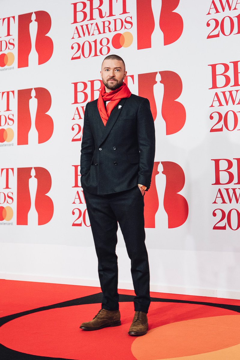 Excited to be here... #BritAwards https://t.co/14lxTTdbX9