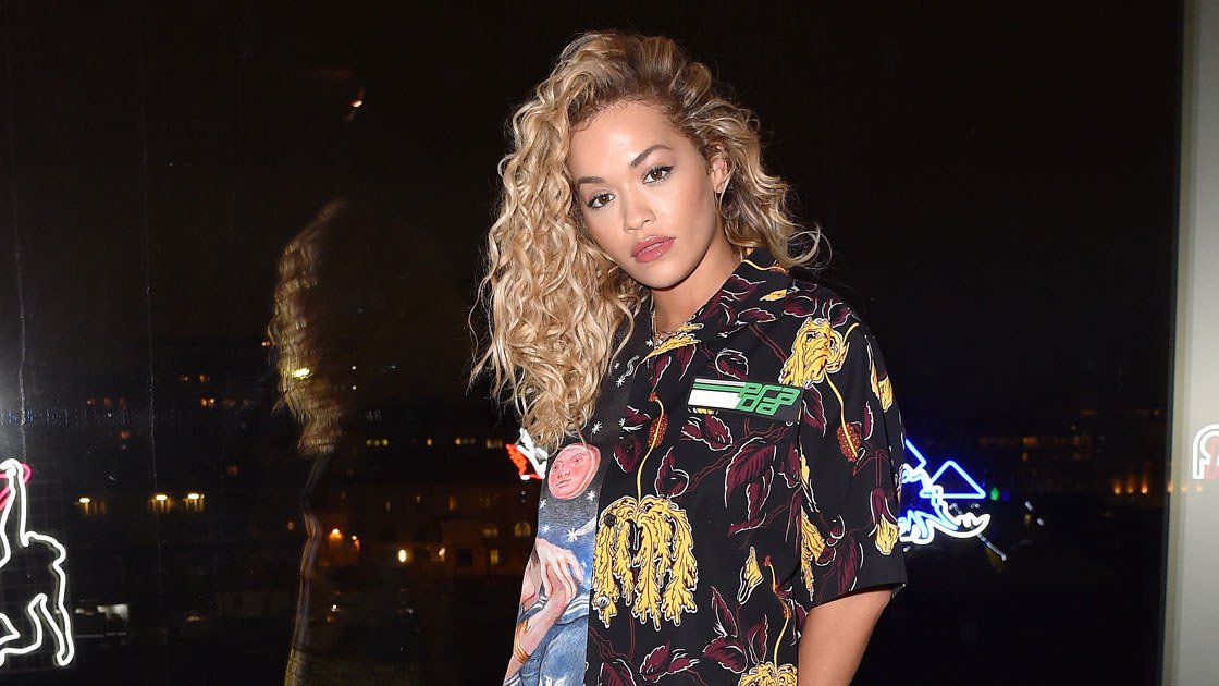 RT @VogueRunway: .@RitaOra debuts a new look in @Prada's front row: https://t.co/9ybzwJGTni https://t.co/fPYHx5mrL7