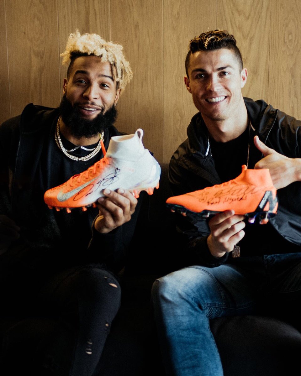Fast meets Fast ⚡ Great to meet you brother! #bornmercurial #mercurial #nikefootball https://t.co/Kfp3acbLRm